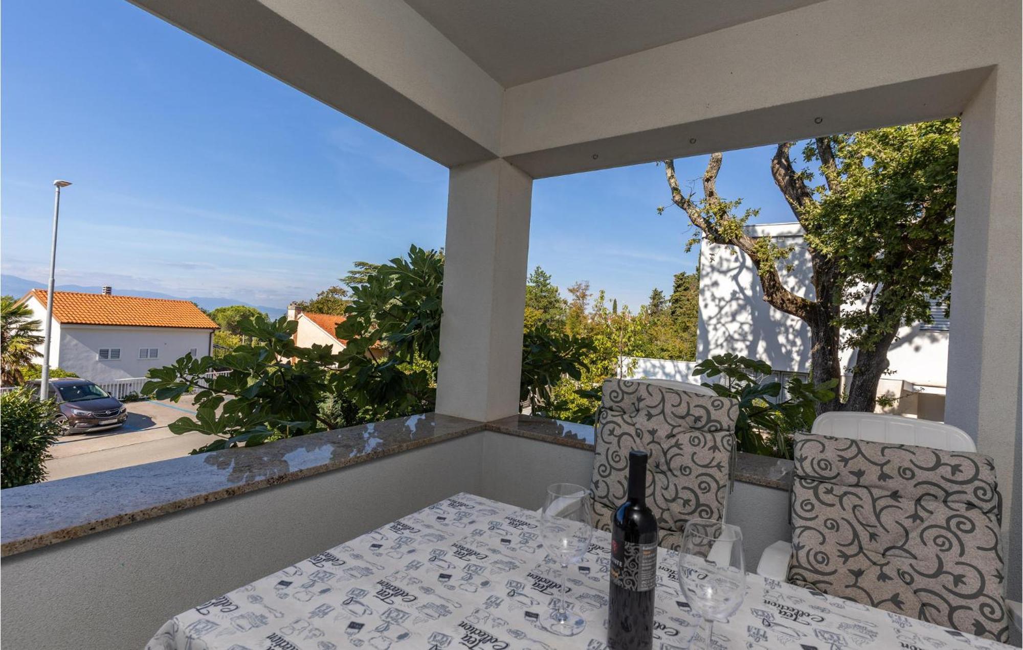 Amazing Apartment In Njivice With Kitchen Ngoại thất bức ảnh